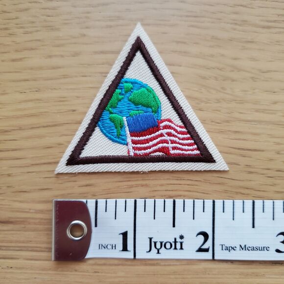Vintage Y2K Girl Scout Brownie Try-It Earth Flag Patch - Picture 3 of 3